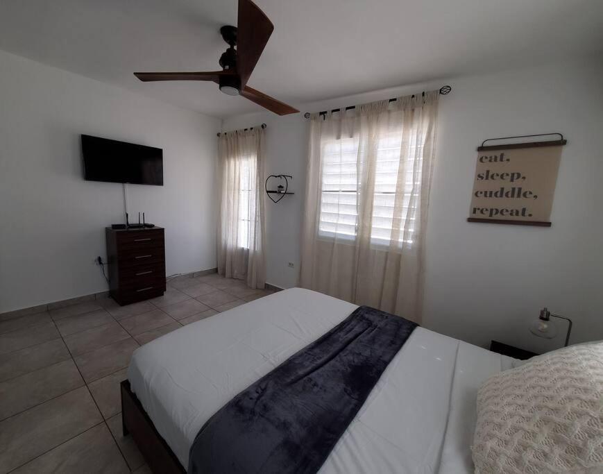 Aguadilla Sunset Apt Ac Wifi 8 Minute Walk Crashboat Beach Extérieur photo