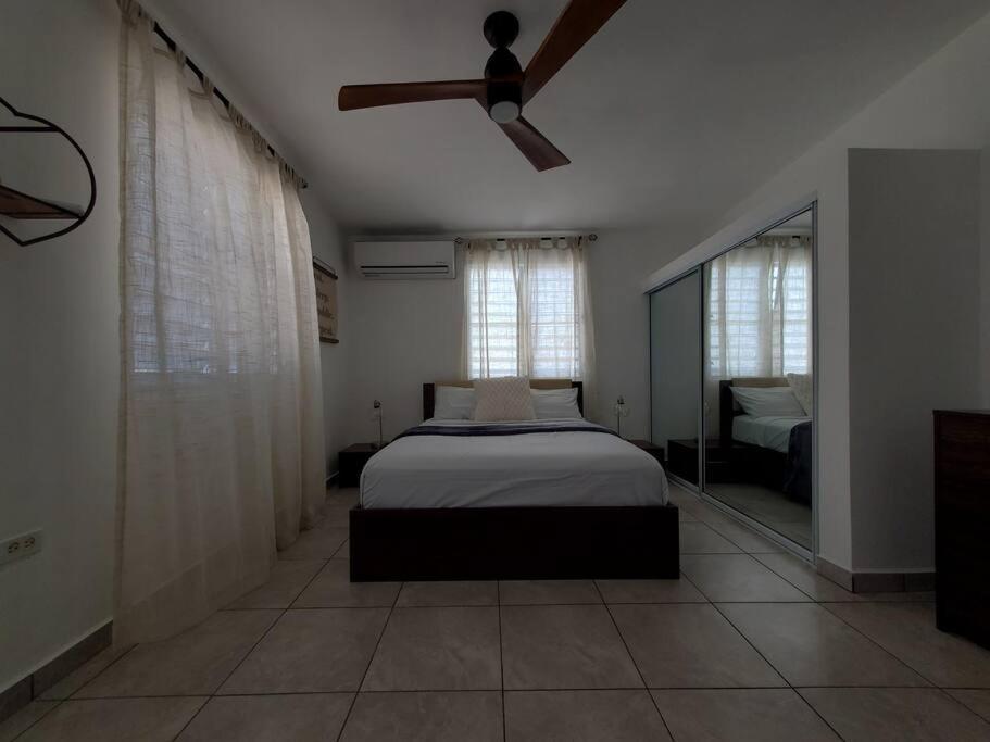 Aguadilla Sunset Apt Ac Wifi 8 Minute Walk Crashboat Beach Extérieur photo